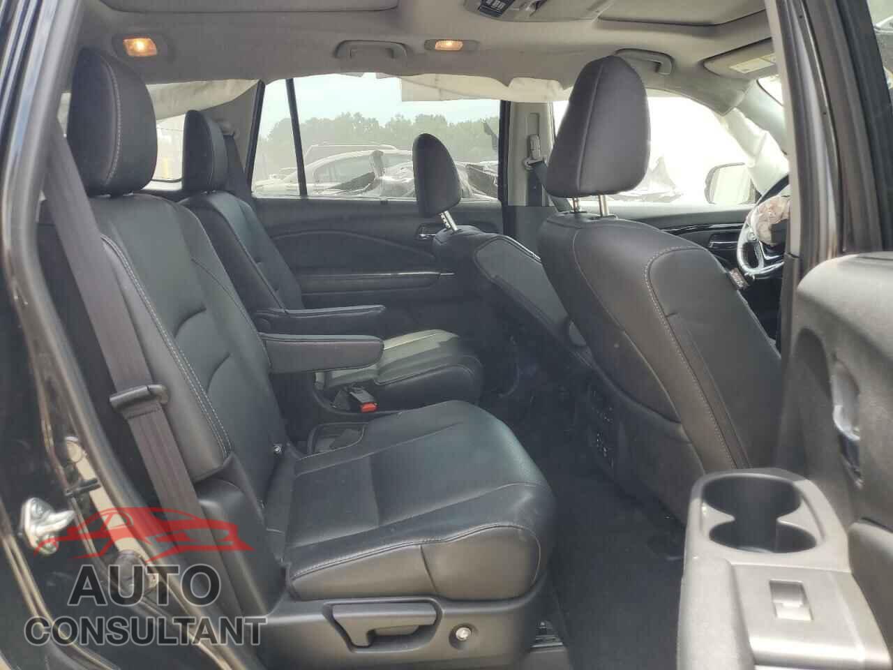 HONDA PILOT 2017 - 5FNYF6H04HB047327