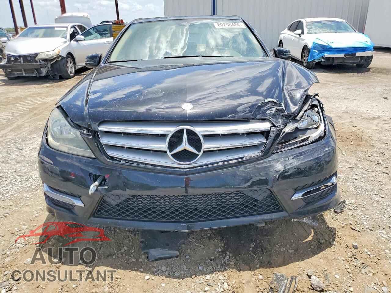 MERCEDES-BENZ C-CLASS 2013 - WDDGF4HB4DR271032