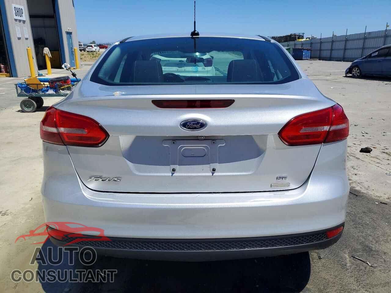 FORD FOCUS 2018 - 1FADP3FE2JL313543