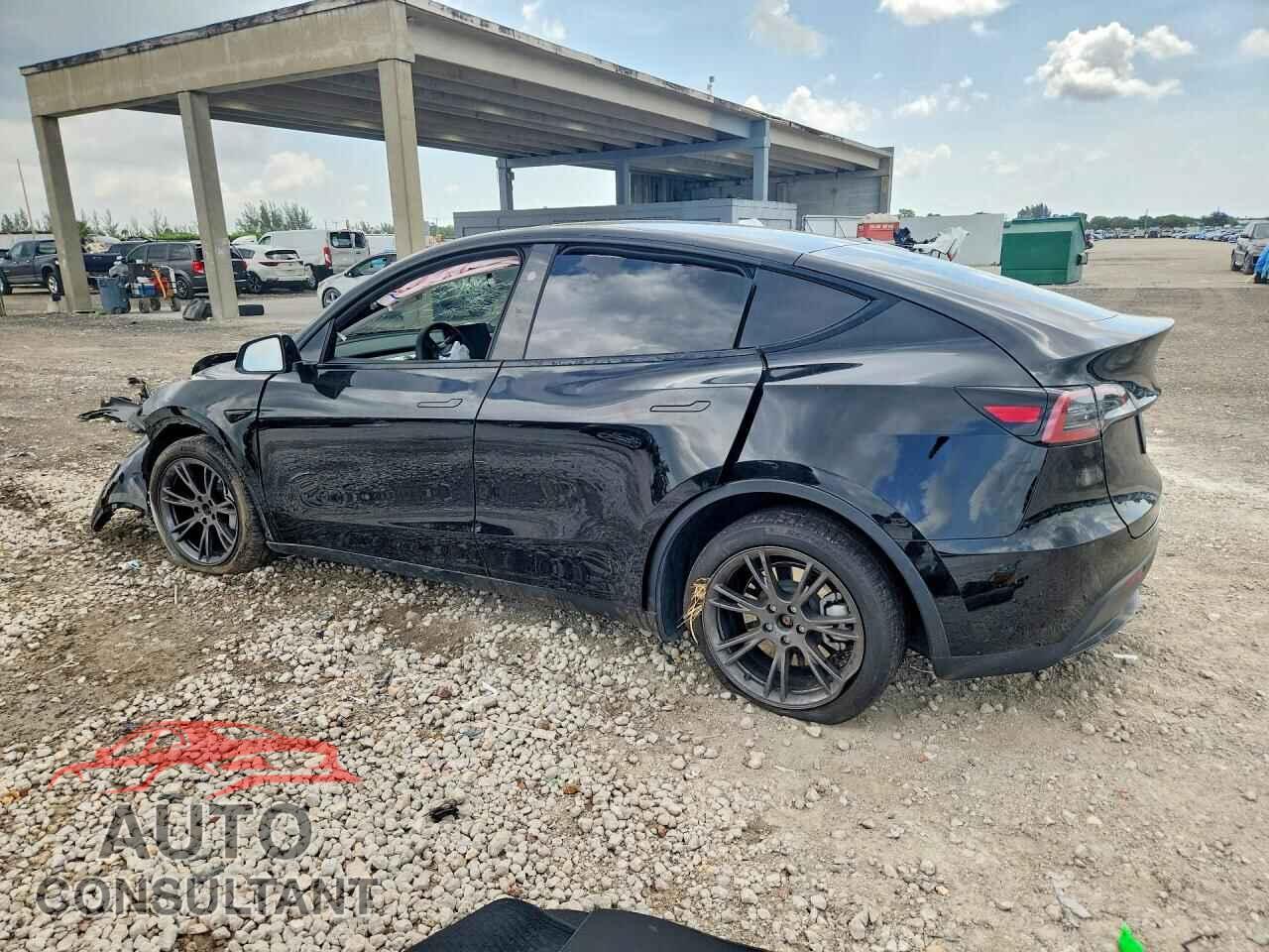 TESLA MODEL Y 2025 - 7SAYGDEE5SA337858