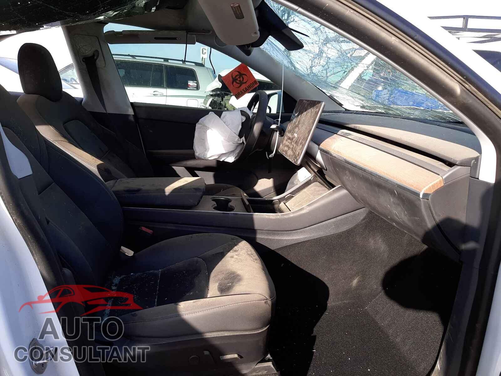 TESLA MODEL Y 2020 - 5YJYGDEEXLF010910