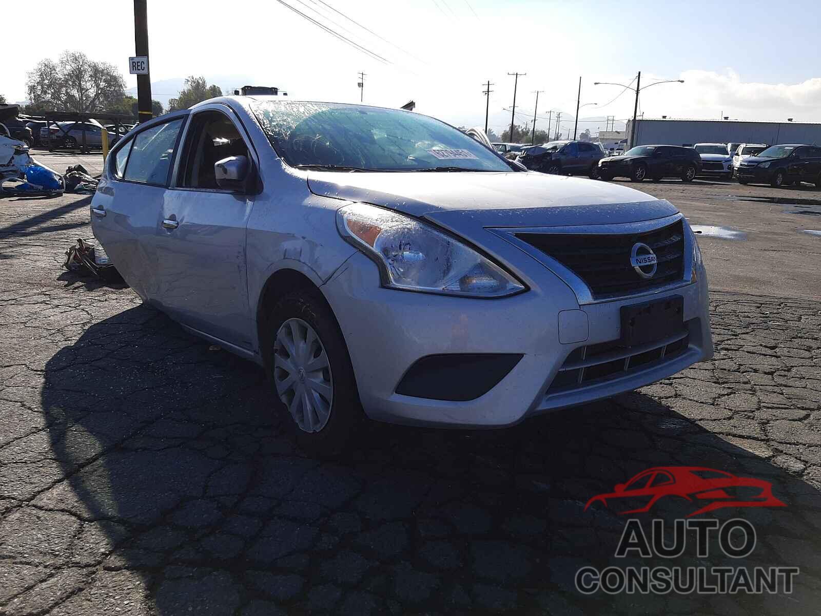 NISSAN VERSA 2018 - 3N1CN7AP5JL843587