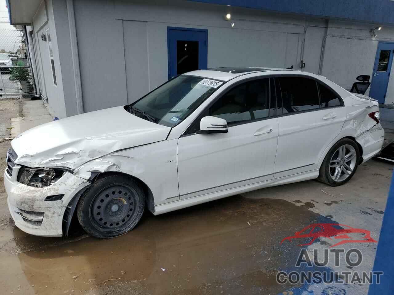 MERCEDES-BENZ C-CLASS 2014 - WDDGF4HB3EG245342
