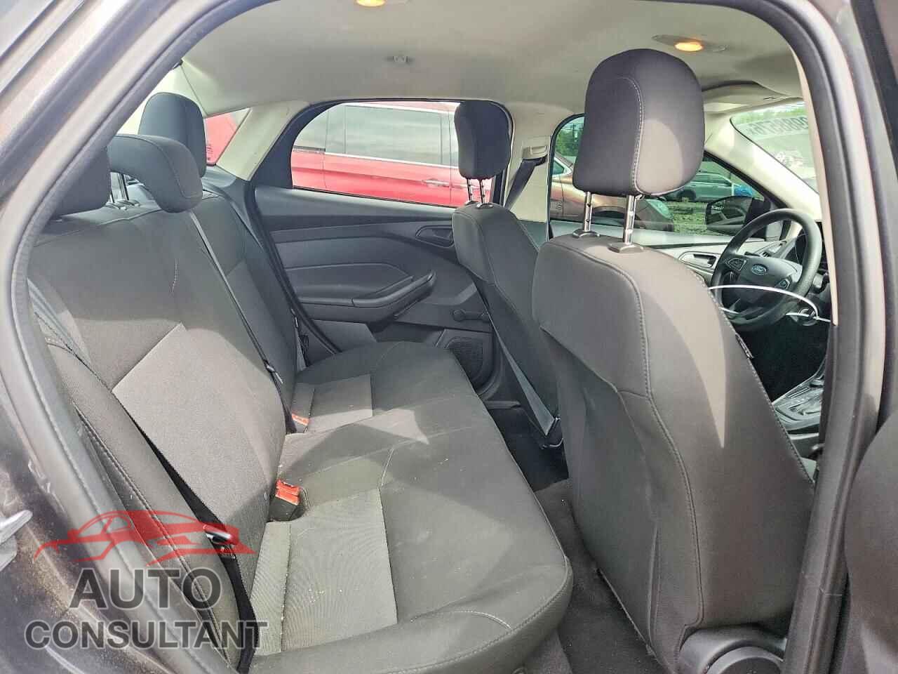 FORD FOCUS 2018 - 1FADP3E22JL298596