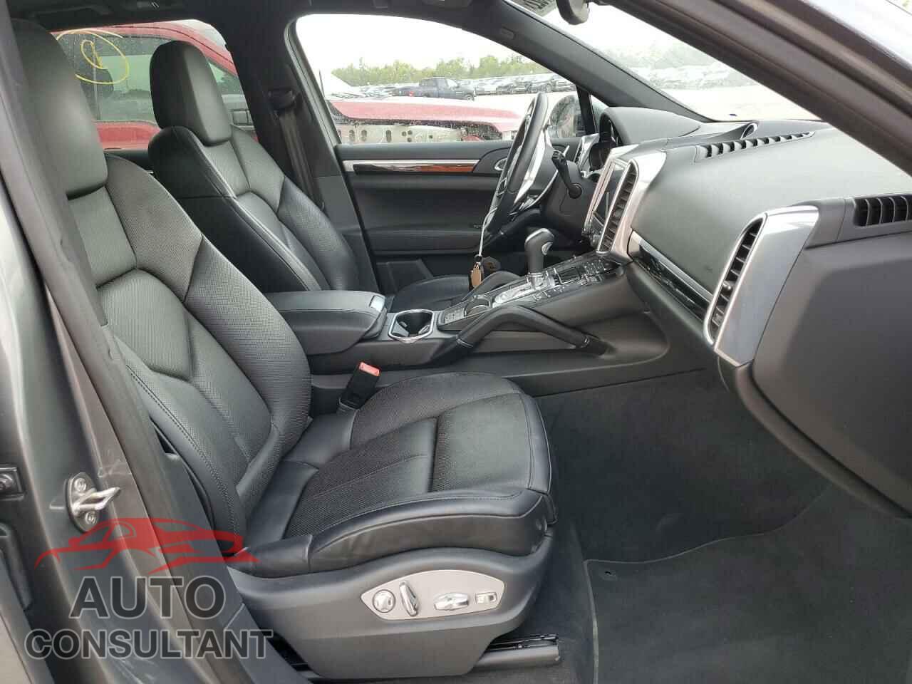 PORSCHE CAYENNE 2018 - WP1AA2A22JKA05184