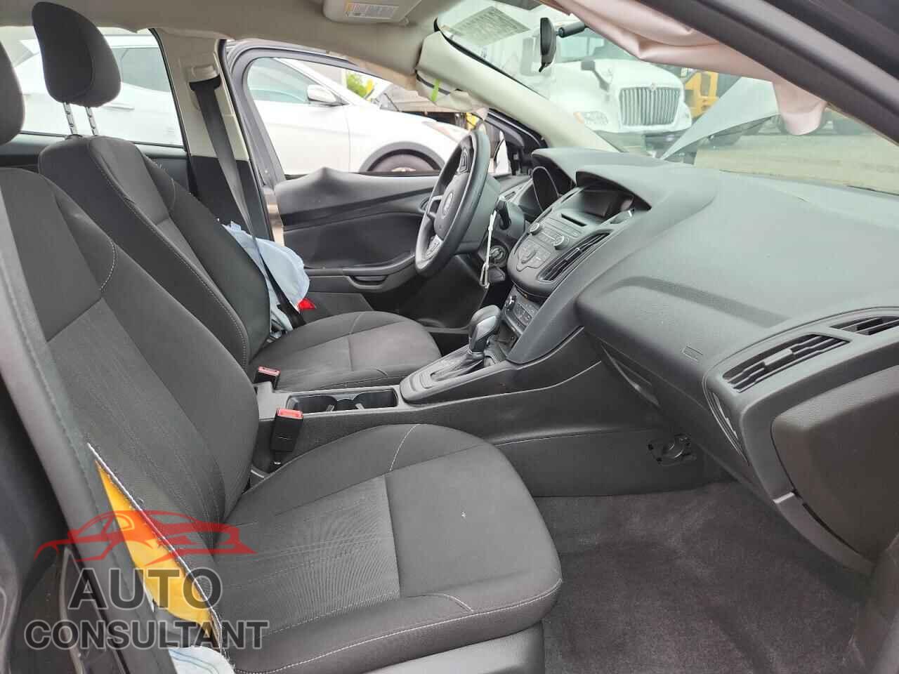 FORD FOCUS 2017 - 1FADP3E24HL234716