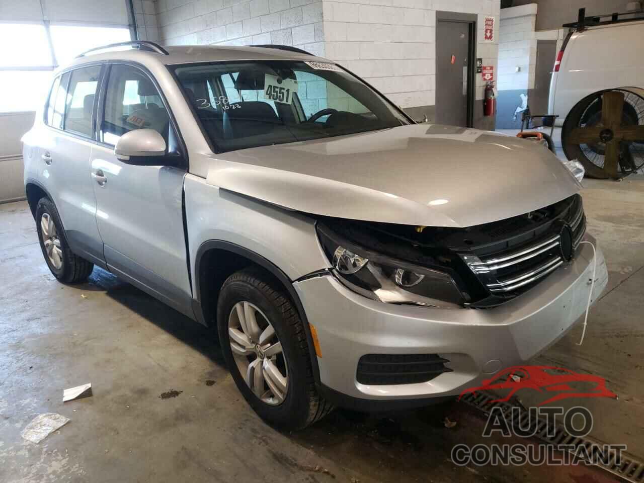 VOLKSWAGEN TIGUAN 2017 - WVGBV7AX7HK039873