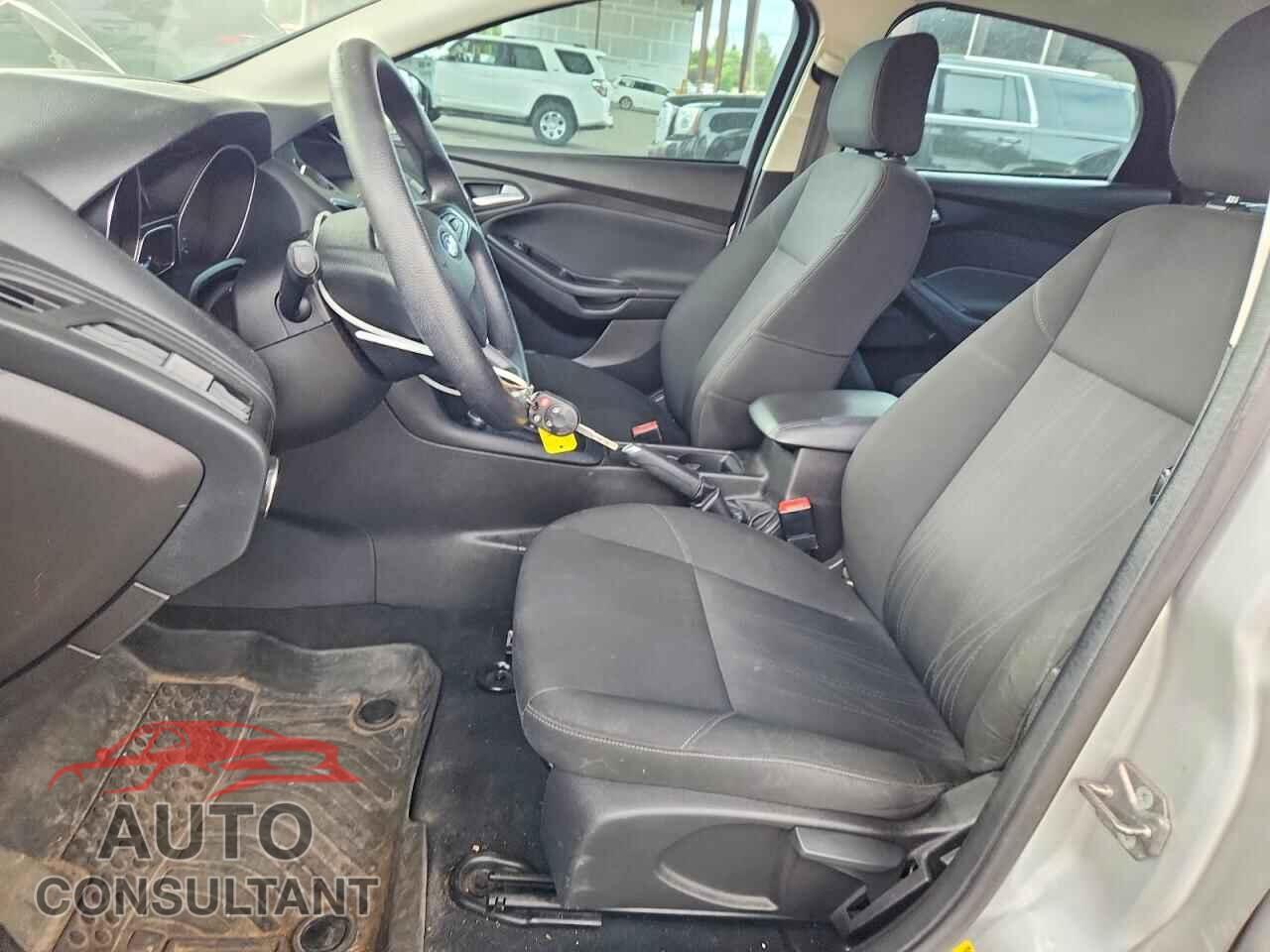 FORD FOCUS 2015 - 1FADP3F23FL277018