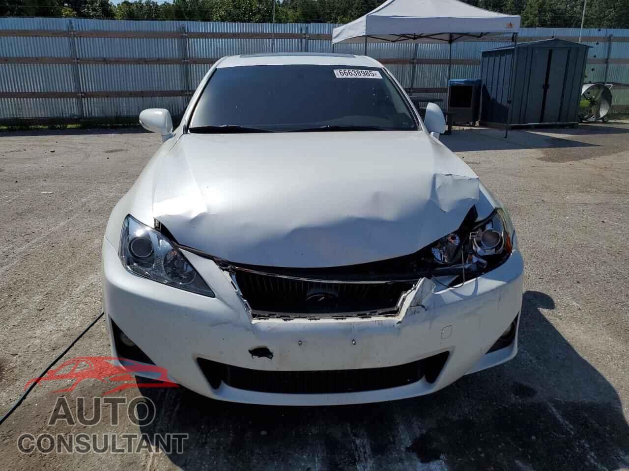 LEXUS IS 2011 - JTHCF5C27B5045575
