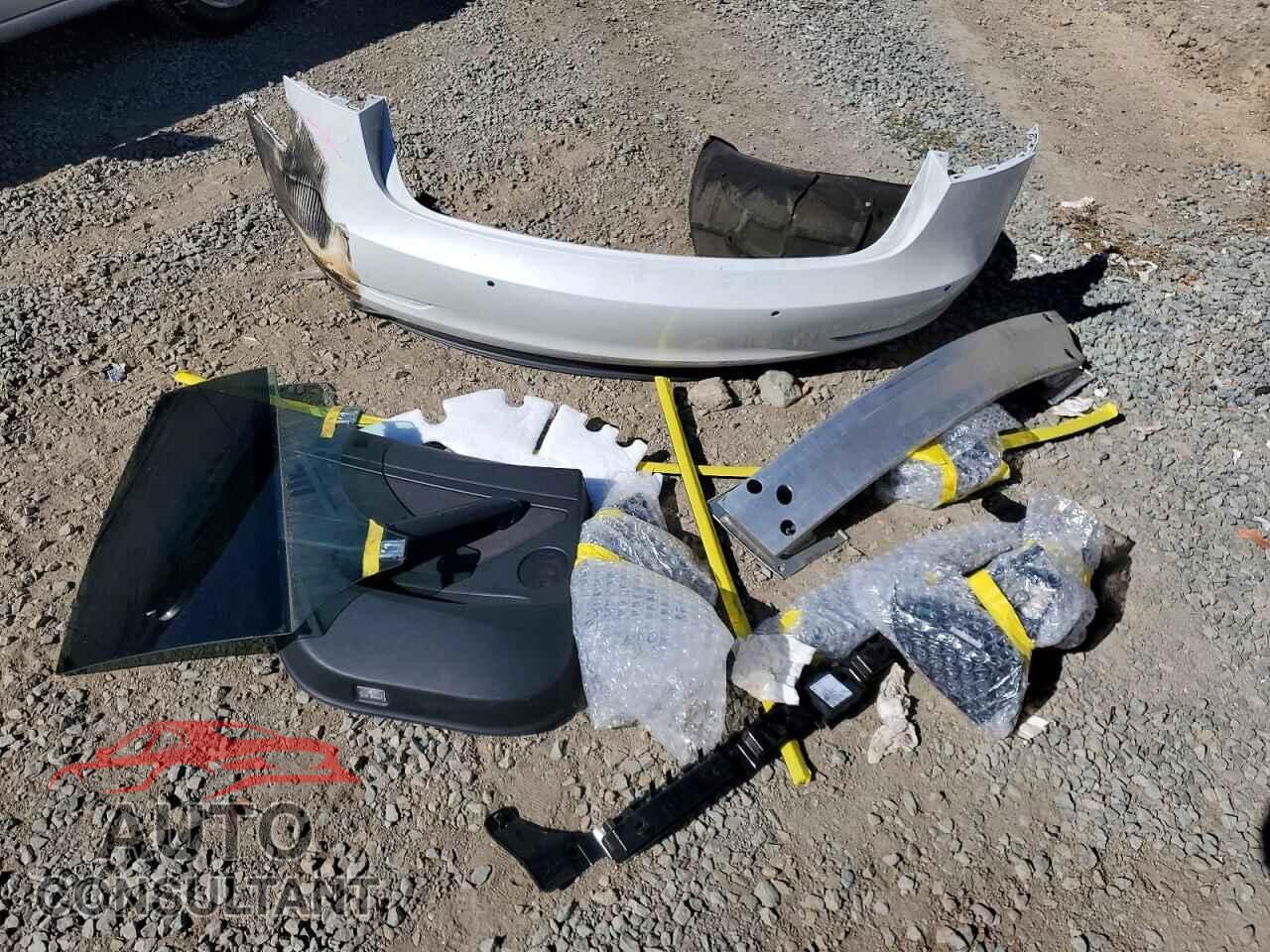 TESLA MODEL 3 2021 - 5YJ3E1EA9MF031745