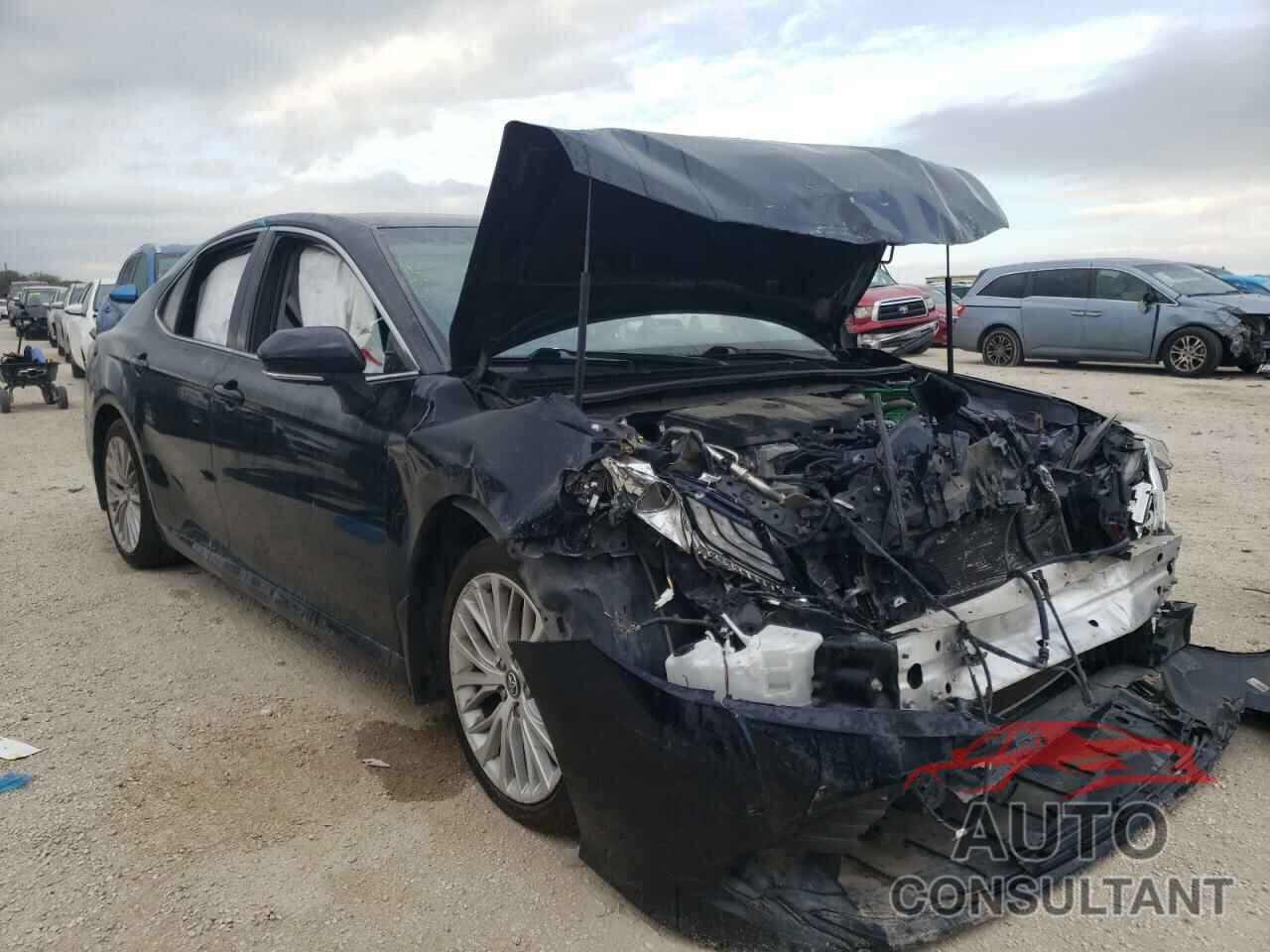 TOYOTA CAMRY 2018 - 4T1B11HK9JU031707