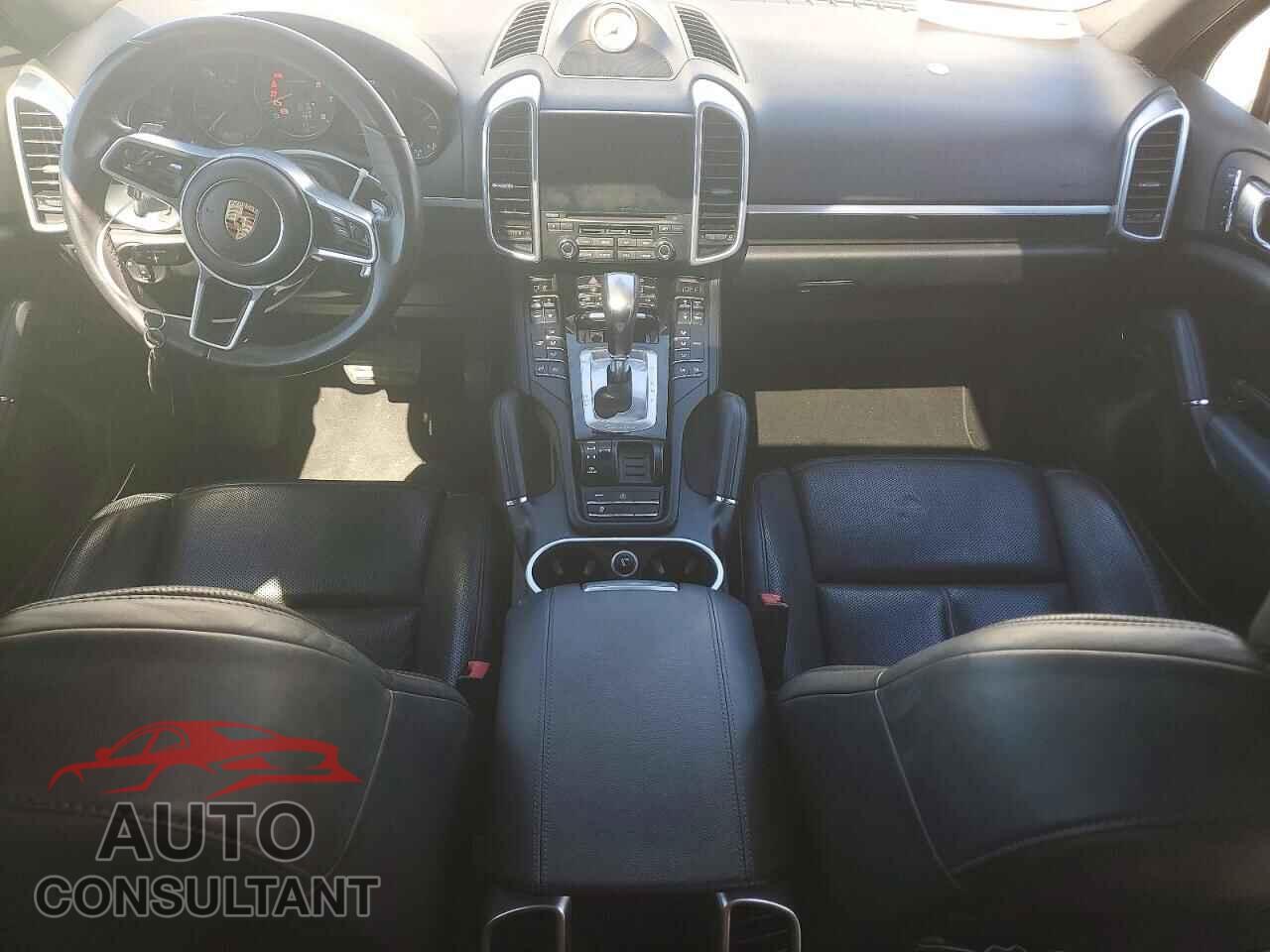 PORSCHE CAYENNE 2017 - WP1AA2A24HKA82424