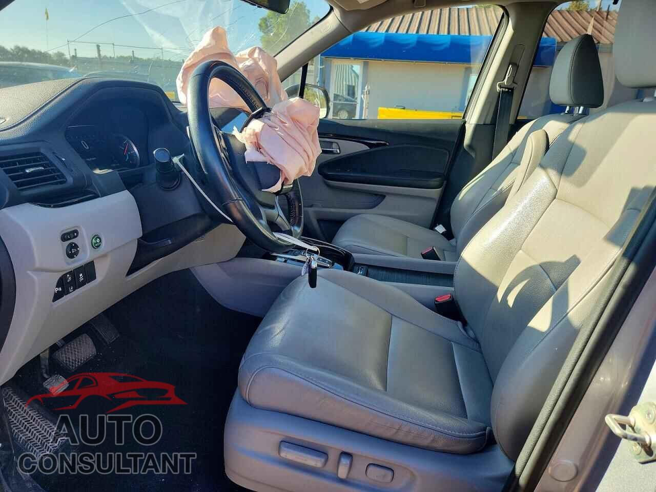 HONDA PILOT 2019 - 5FNYF6H92KB092126