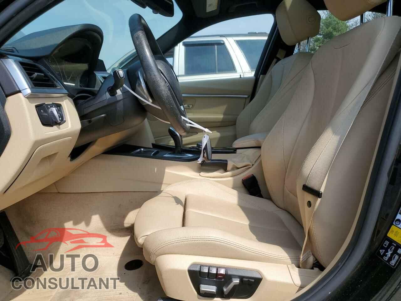 BMW 3 SERIES 2016 - WBA8E3G50GNU03686