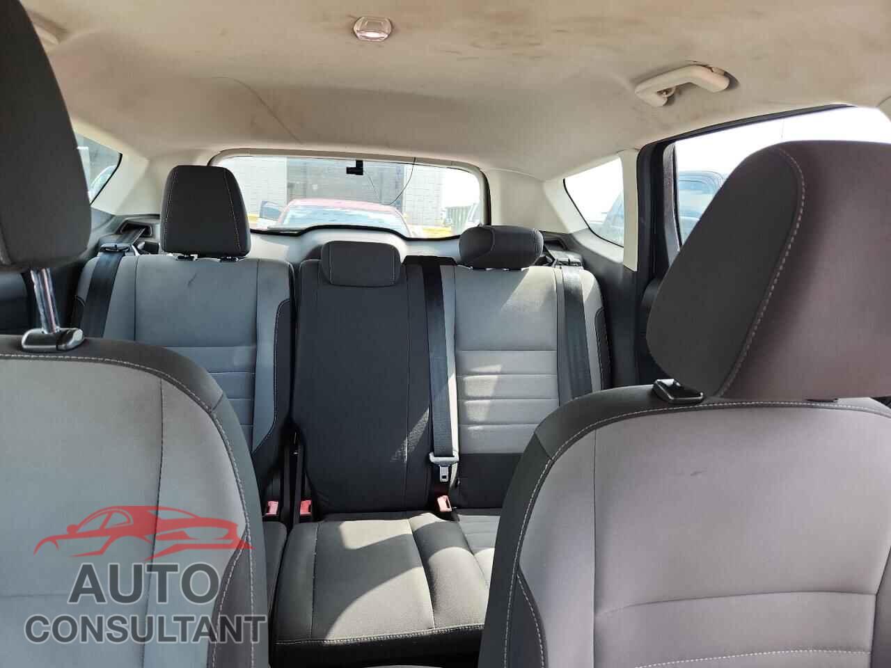FORD ESCAPE 2017 - 1FMCU0F74HUC19596