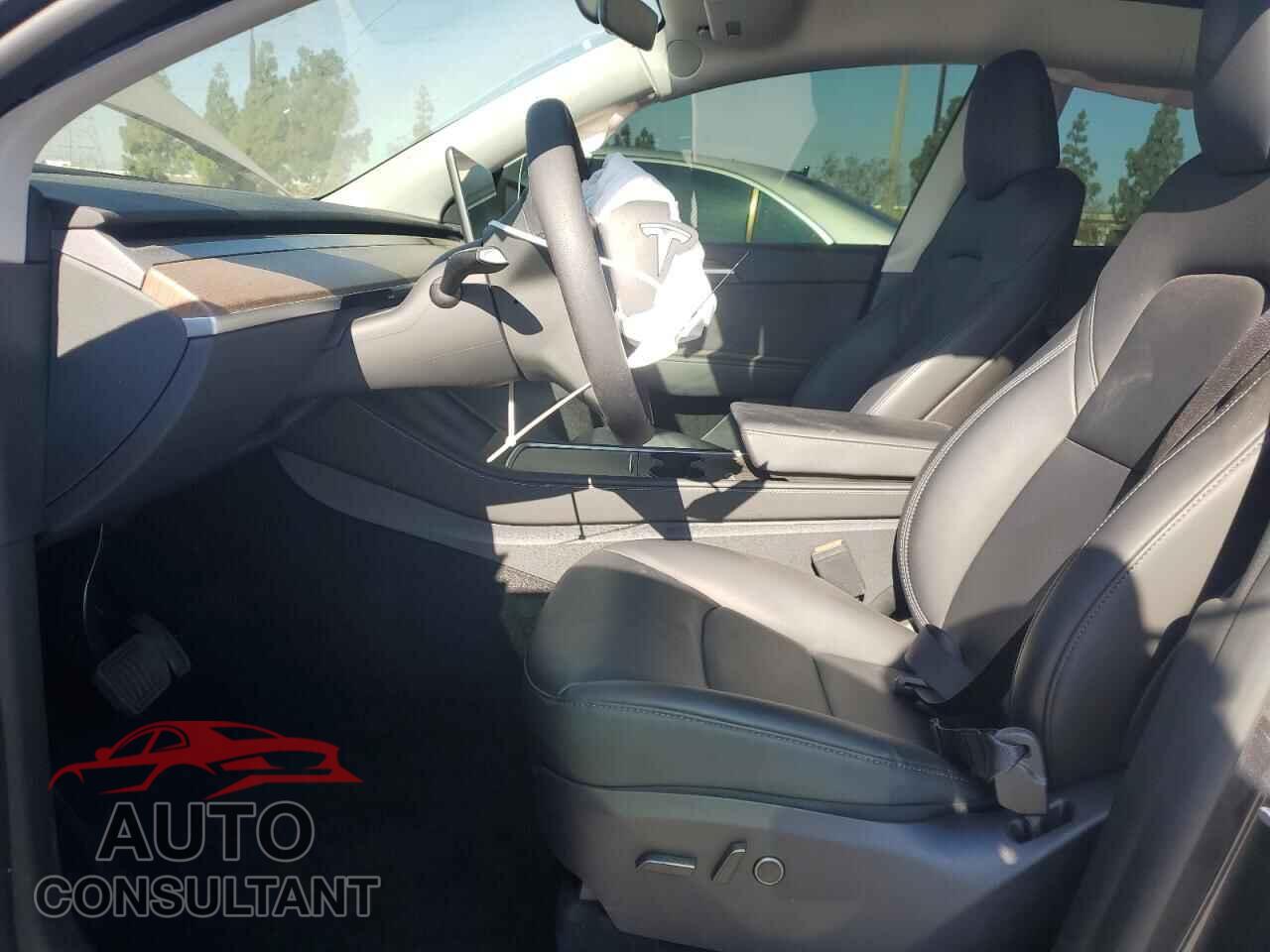 TESLA MODEL Y 2024 - 7SAYGAEE2RF098877