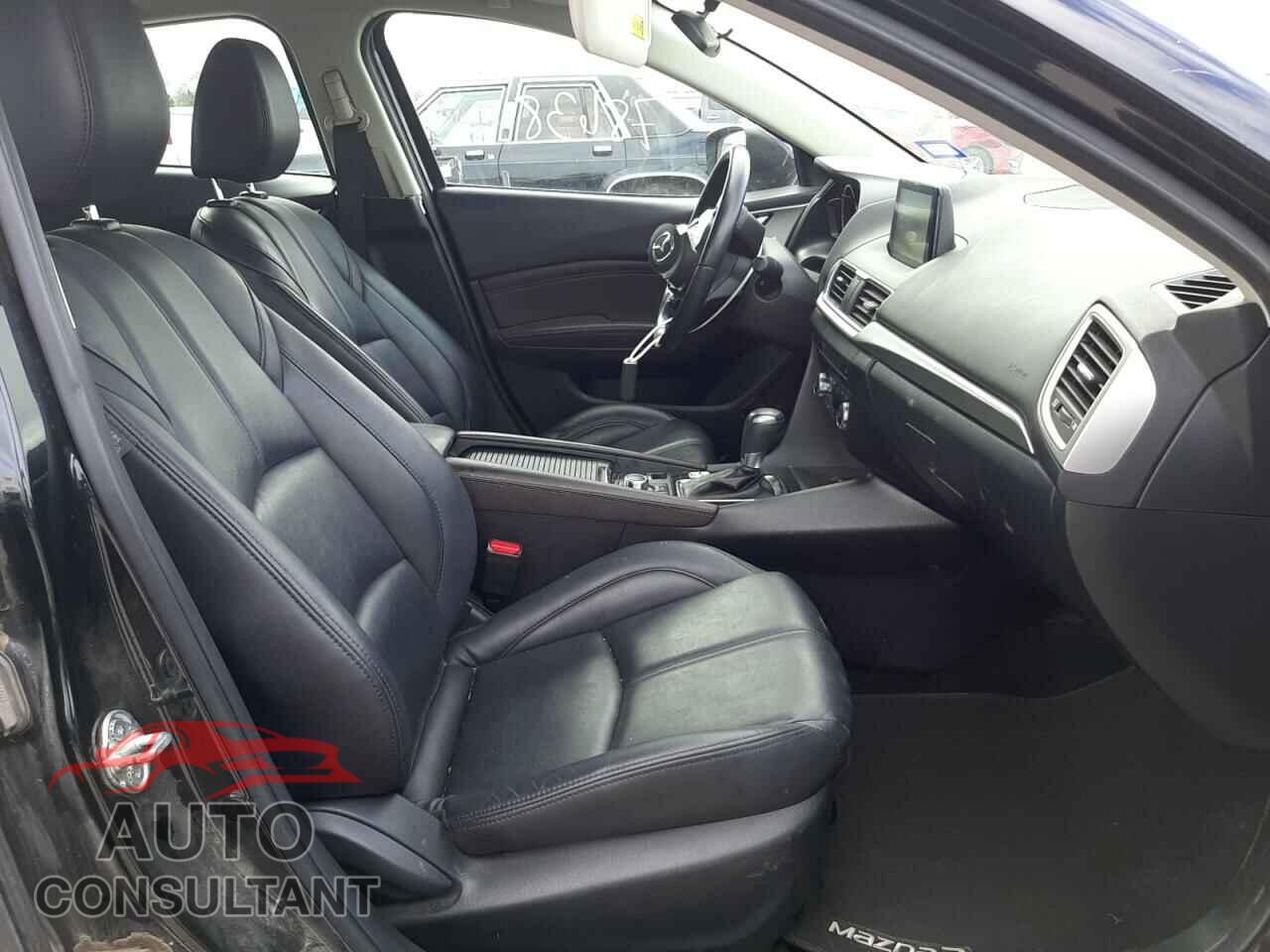 MAZDA 3 2018 - 3MZBN1V38JM186806