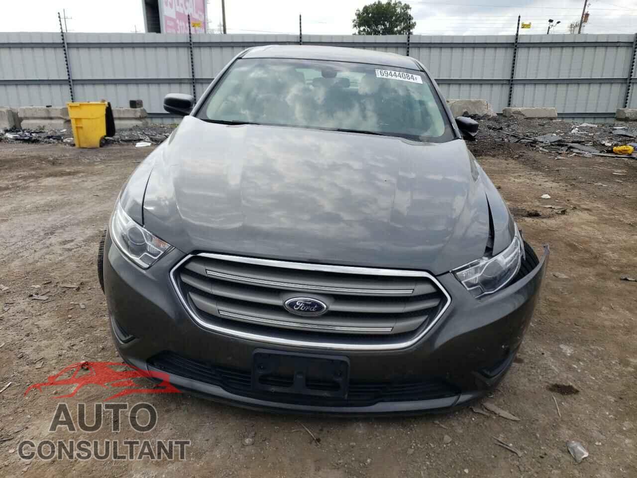 FORD TAURUS 2019 - 1FAHP2D87KG110361