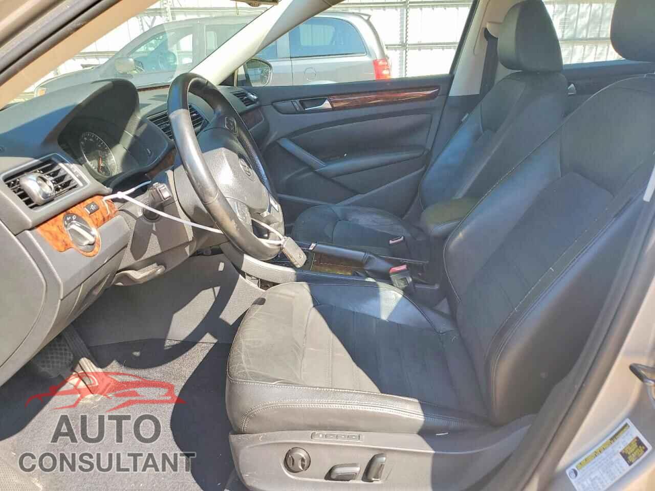 VOLKSWAGEN PASSAT 2012 - 1VWCM7A39CC104375