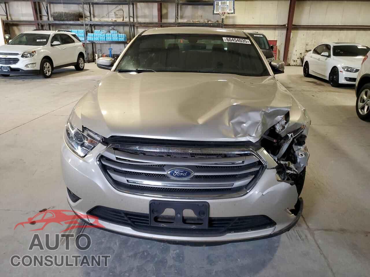 FORD TAURUS 2017 - 1FAHP2E87HG109055