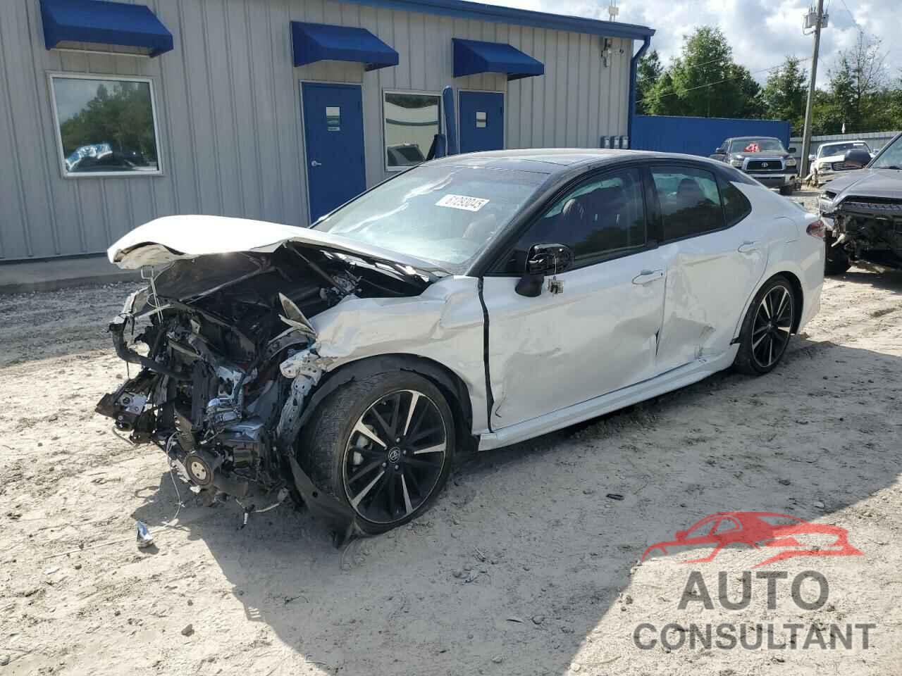 TOYOTA CAMRY 2018 - 4T1B61HK3JU124191