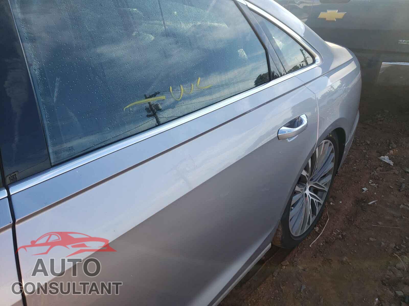 AUDI A8 2019 - WAU8DAF82KN005486