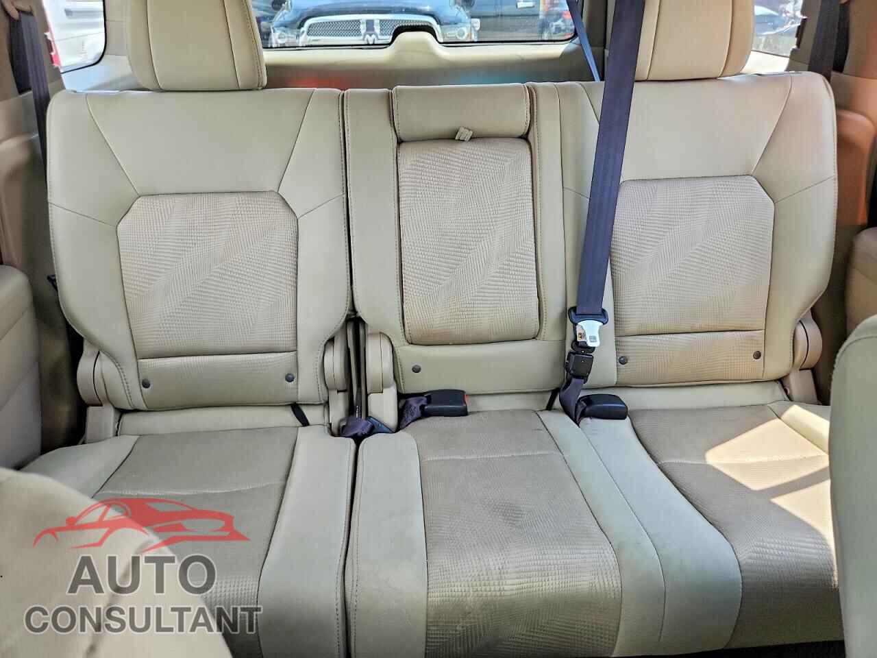 HONDA PILOT 2015 - 5FNYF3H26FB027531