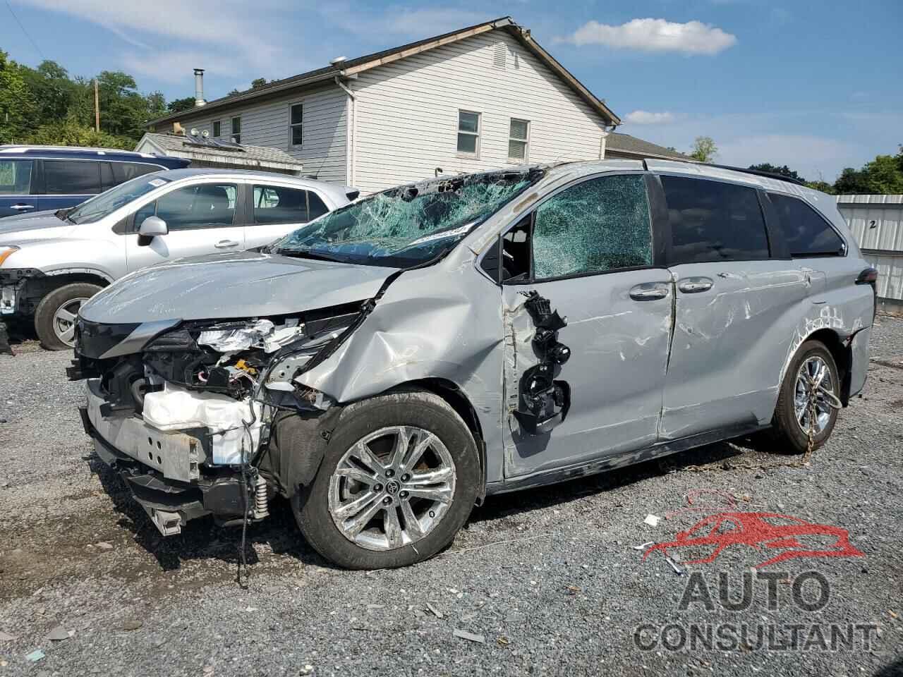 TOYOTA SIENNA 2023 - 5TDDSKFC8PS074850