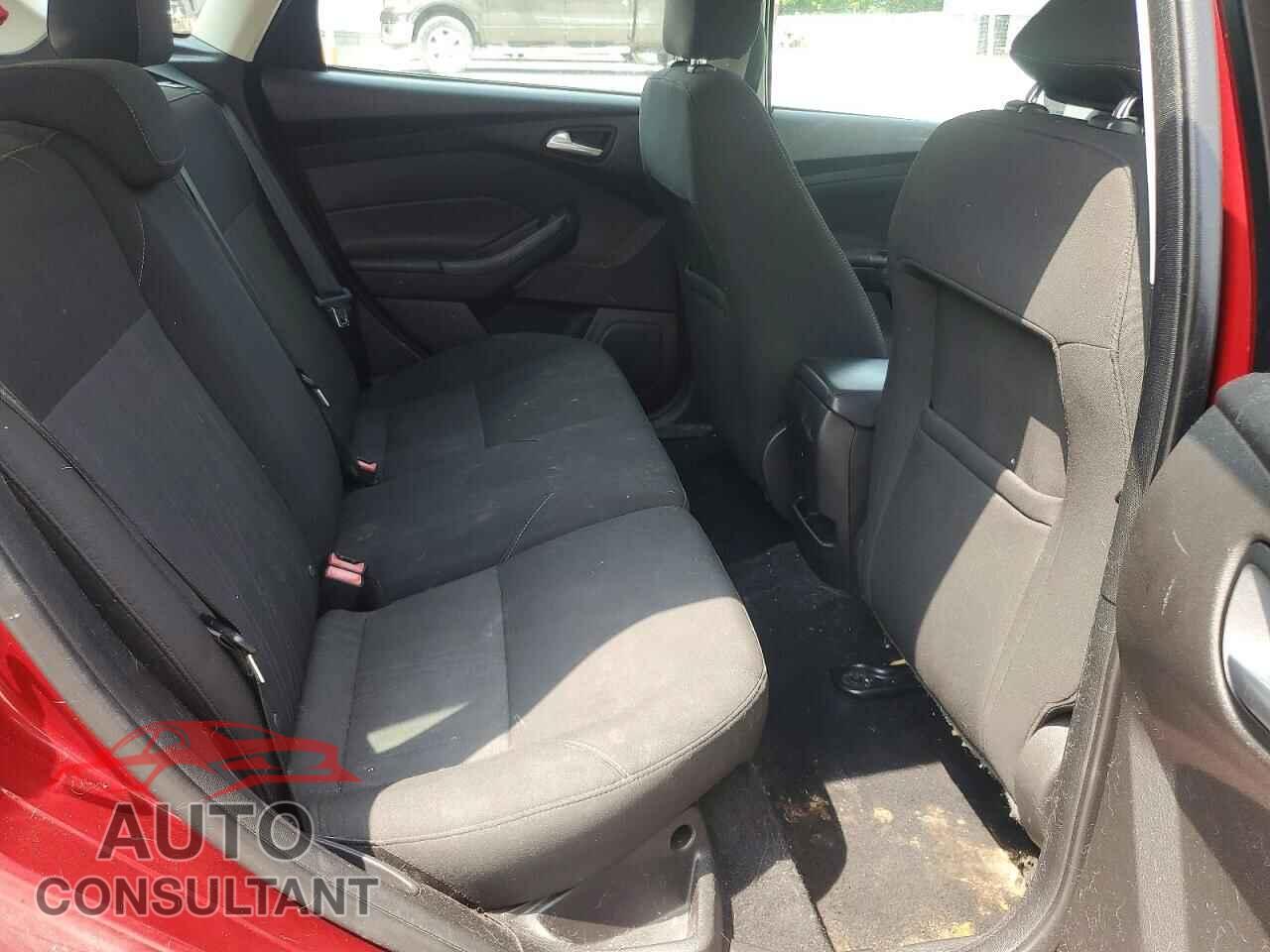 FORD FOCUS 2015 - 1FADP3K21FL372005