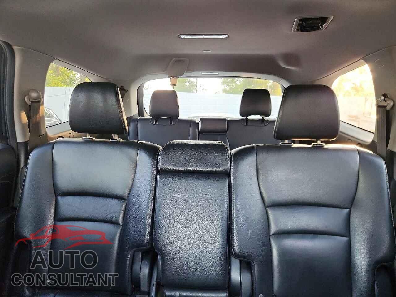 HONDA PILOT 2017 - 5FNYF6H58HB011748