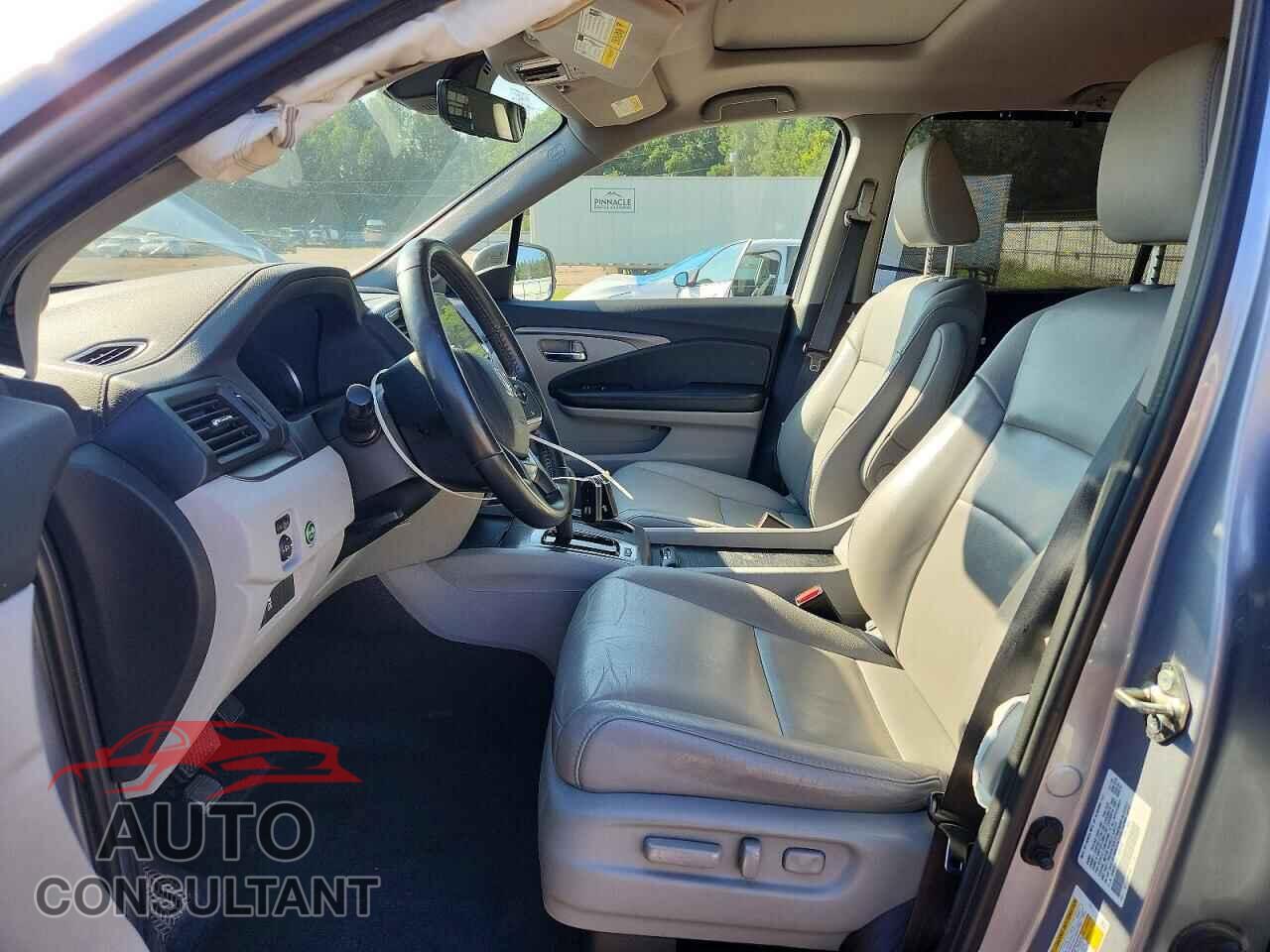 HONDA PILOT 2020 - 5FNYF5H52LB020190