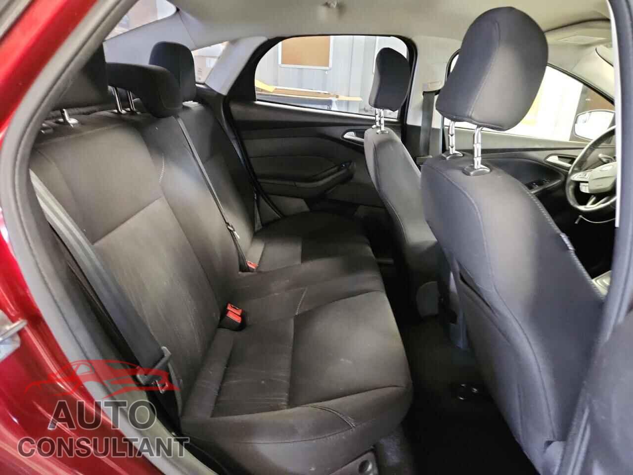 FORD FOCUS 2017 - 1FADP3F27HL320827