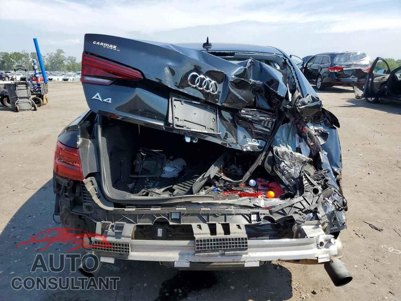 AUDI A4 2018 - WAUDNAF49JA072181