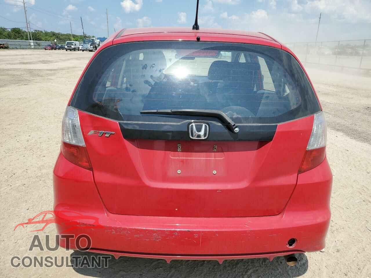 HONDA FIT 2013 - JHMGE8H32DC038992