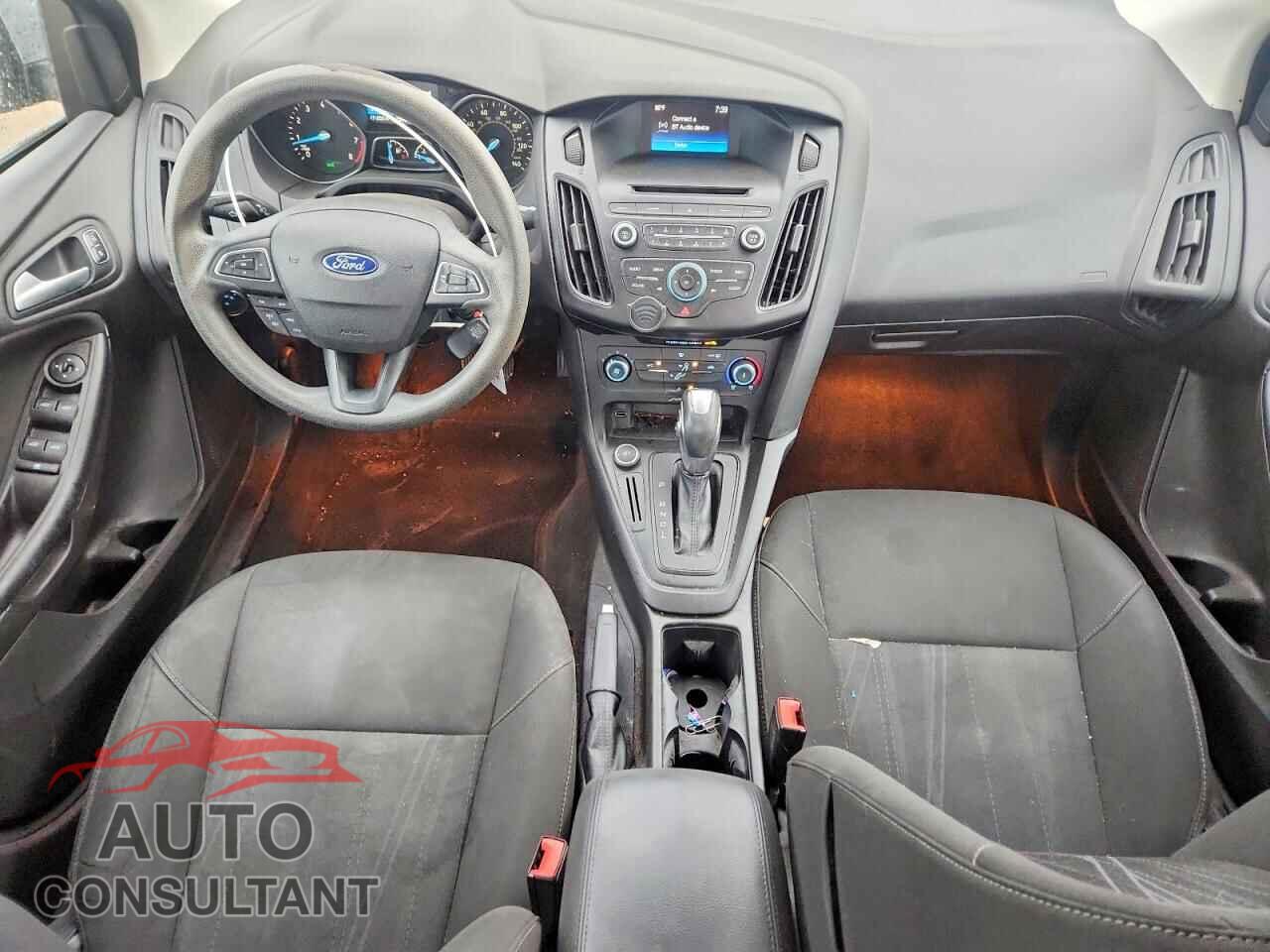 FORD FOCUS 2015 - 1FADP3F20FL374175