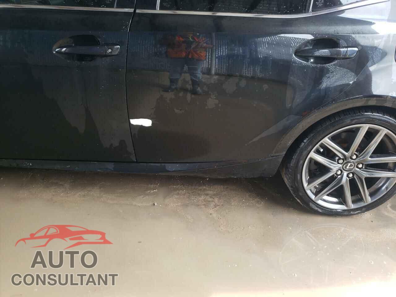 LEXUS IS 2018 - JTHBA1D25J5072435