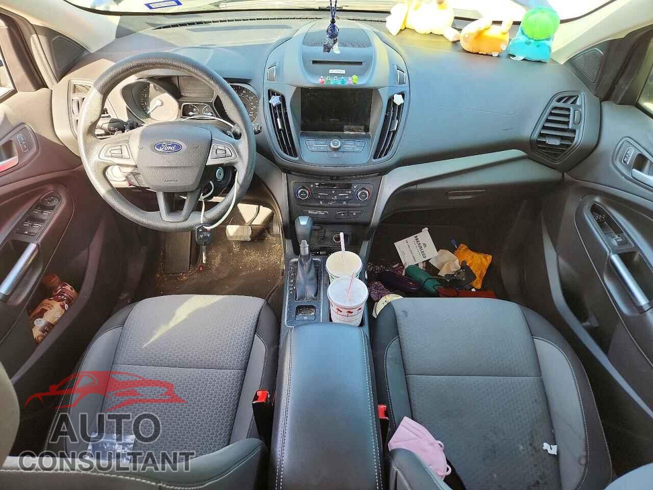 FORD ESCAPE 2017 - 1FMCU0G9XHUB79413