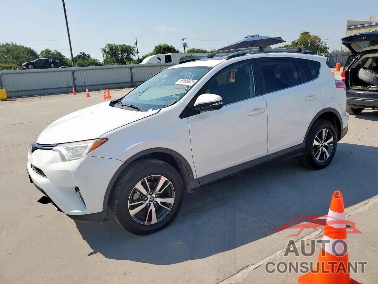 TOYOTA RAV4 2017 - JTMWFREV8HD101812