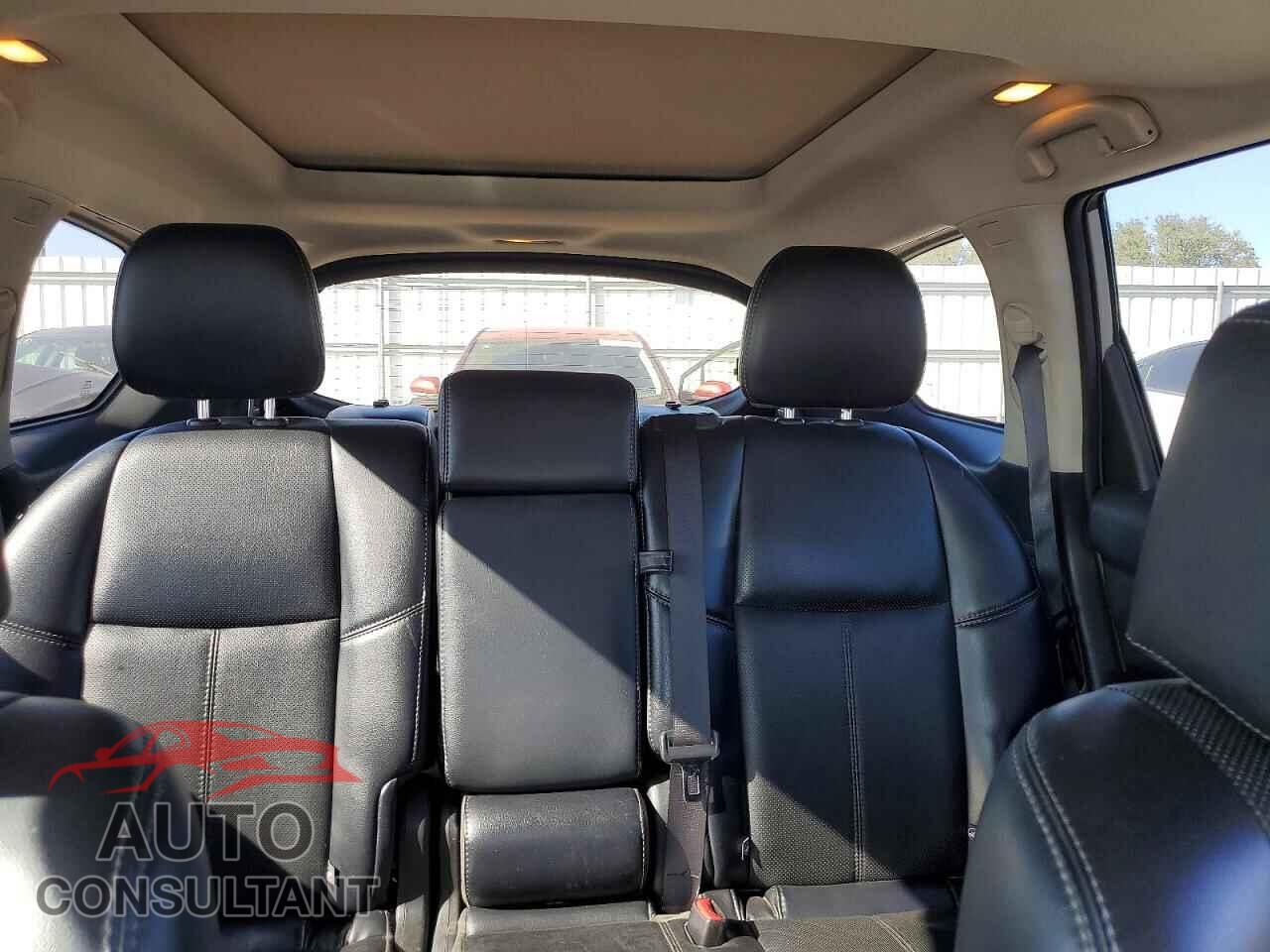 NISSAN PATHFINDER 2019 - 5N1DR2MM8KC653687