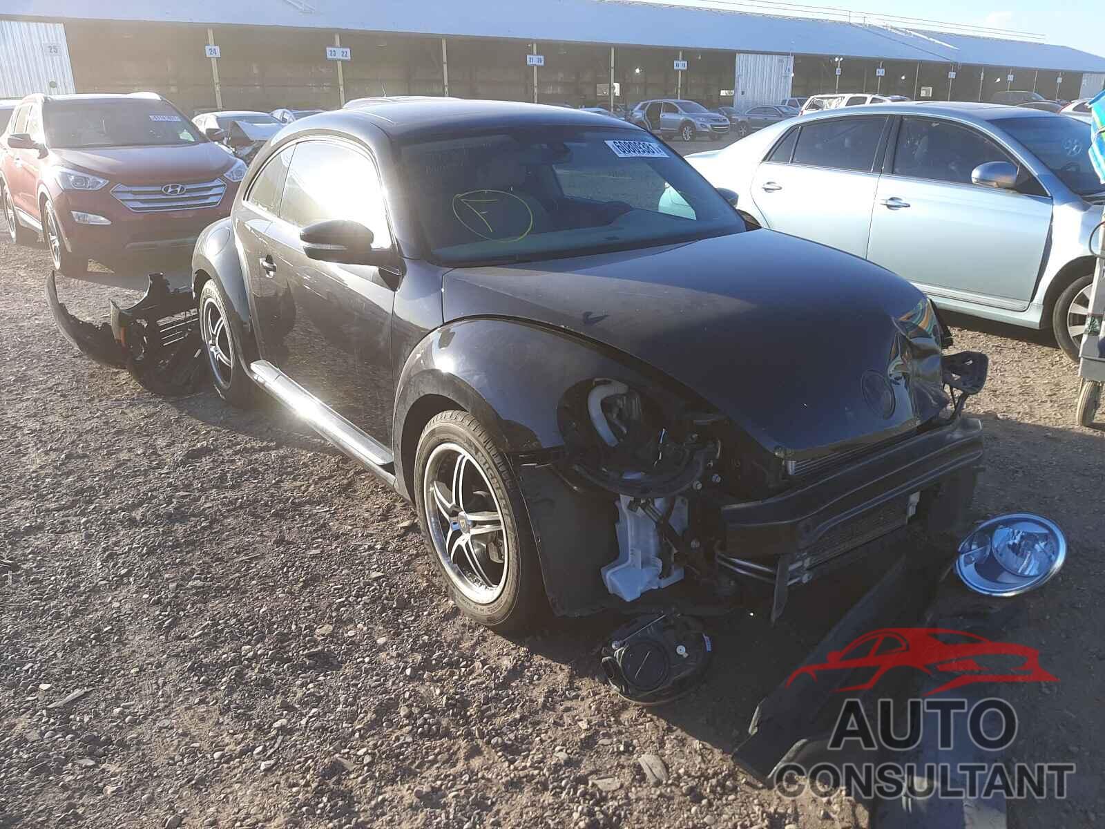VOLKSWAGEN BEETLE 2018 - 3VWJD7AT2JM708580