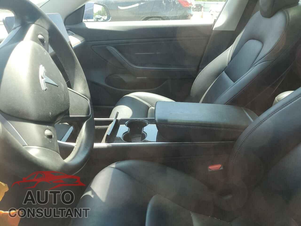 TESLA MODEL 3 2019 - 5YJ3E1EB4KF199556