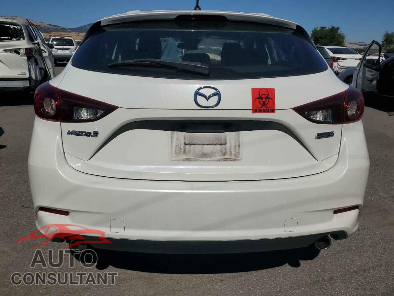 MAZDA 3 2018 - 3MZBN1K72JM198652