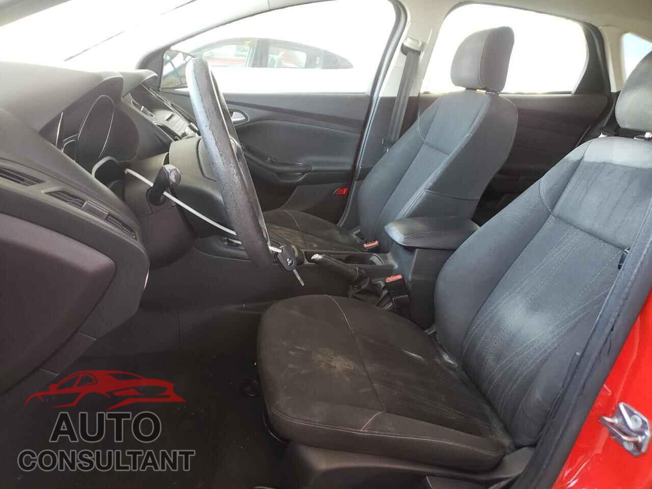 FORD FOCUS 2016 - 1FADP3K28GL320257