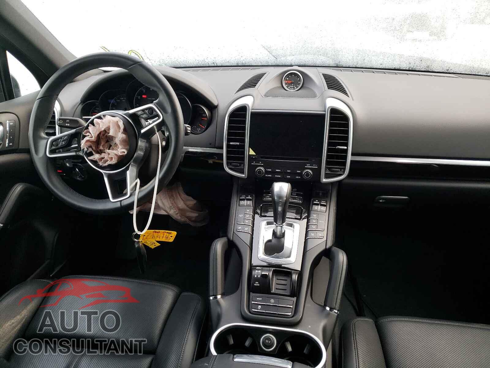 PORSCHE CAYENNE 2018 - WP1AA2A27JKA06587