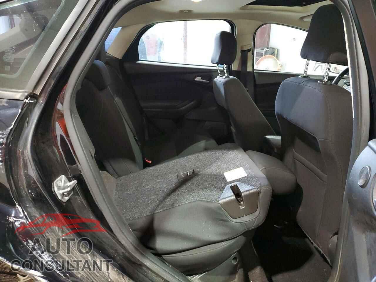 FORD FOCUS 2017 - 1FADP3M20HL330604