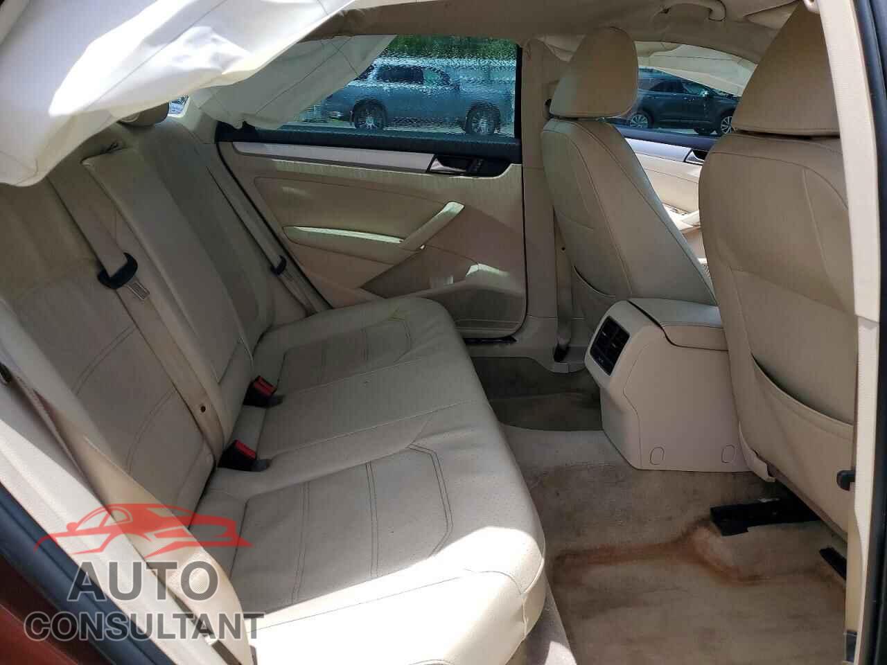 VOLKSWAGEN PASSAT 2013 - 1VWBN7A30DC089677