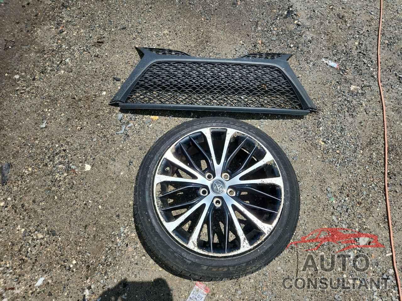 TOYOTA CAMRY 2018 - 4T1B11HK9JU551308