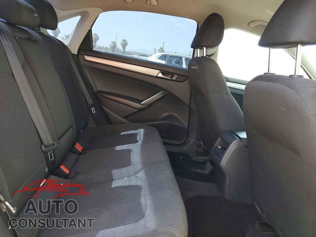 VOLKSWAGEN PASSAT 2014 - 1VWAT7A30EC050199
