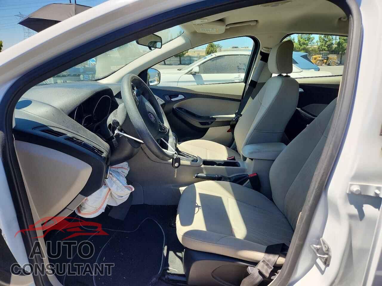 FORD FOCUS 2017 - 1FADP3F29HL218008