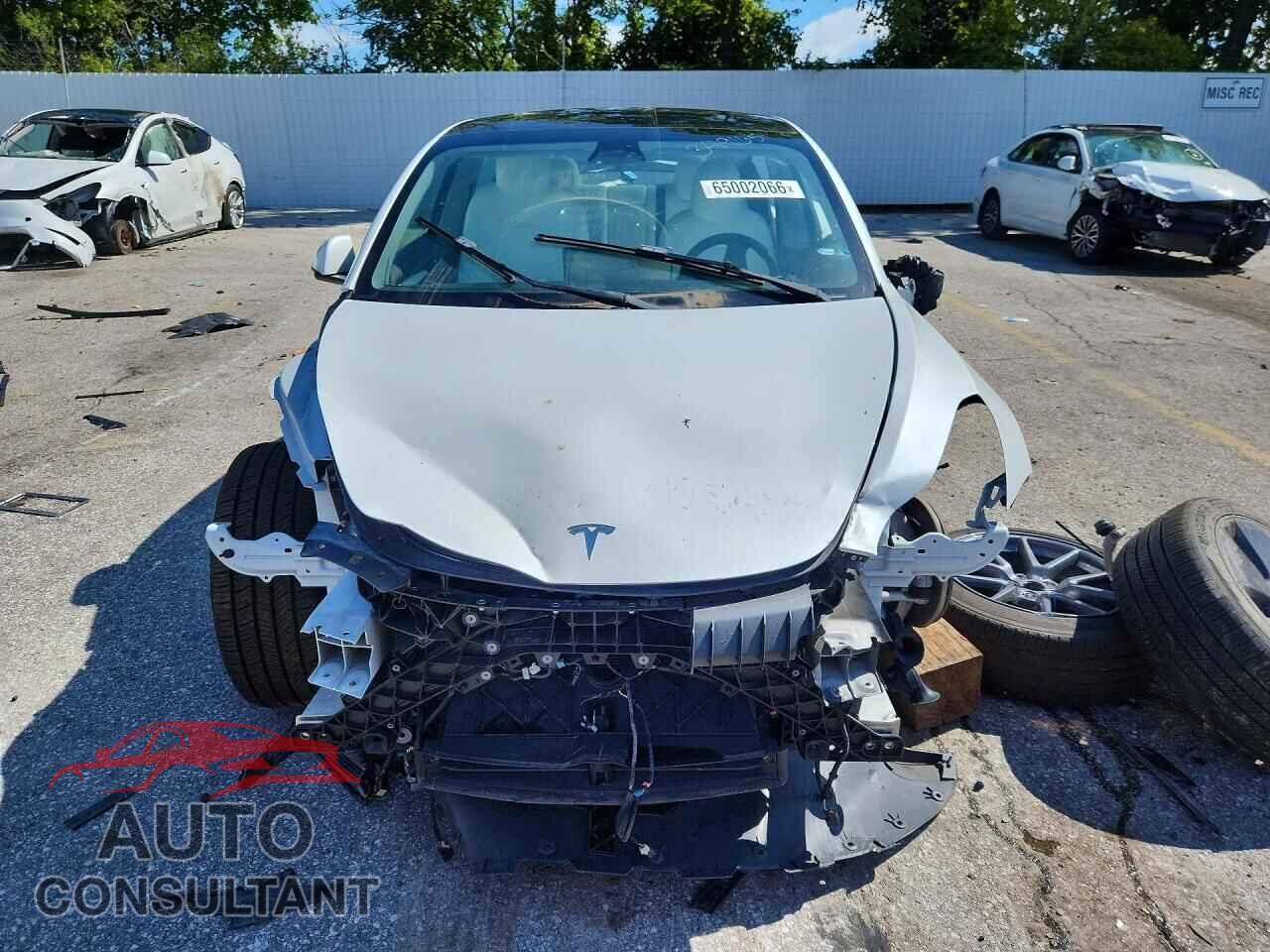 TESLA UNKNOWN 2022 - 5YJ3E1EB0NF349165